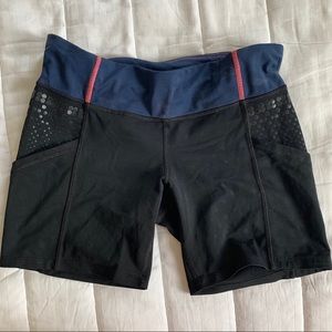Lululemom size 6 spandex shorts